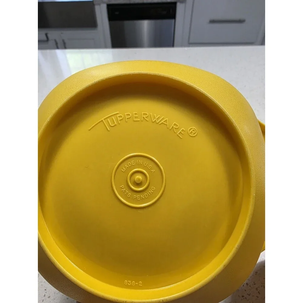 4 Vintage Tupperware Servalier bowls and matching starburst lids Harvest Colors